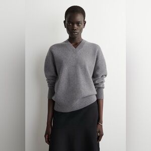 COS ROUNDED WOOL V-NECK SWEATER Gray Size S LIKE NEW